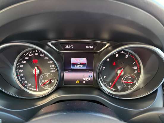 MERCEDES-BENZ-GLA 200-2019