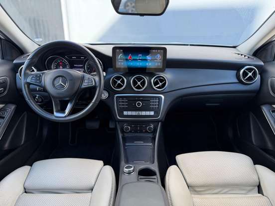 MERCEDES-BENZ-GLA 200-2019