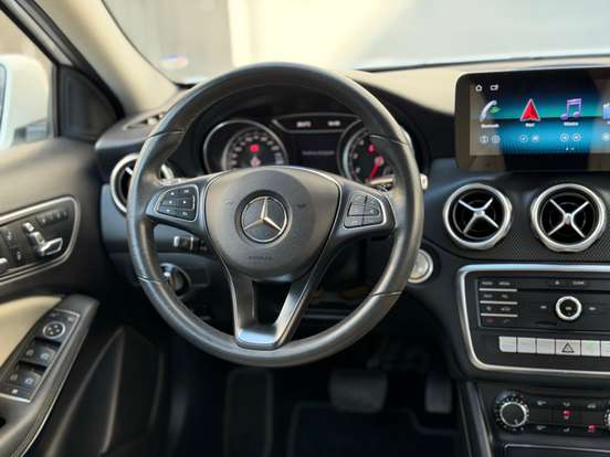 MERCEDES-BENZ-GLA 200-2019