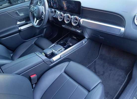 MERCEDES-BENZ-GLB 200-2022