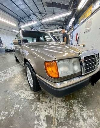 Mercedes-Benz 300 E 3.0 Sedan 6 Cilindros 12V Gasolina 4P Manual