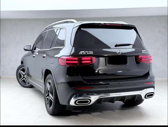 MERCEDES-BENZ-GLB 220-2025