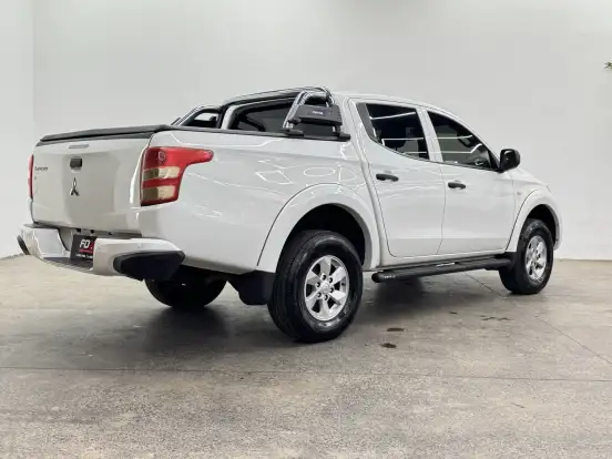 MITSUBISHI-L200 TRITON-2022