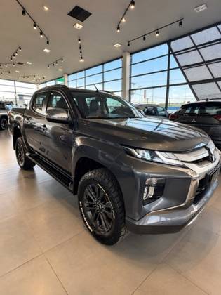 MITSUBISHI L200 TRITON 2.4 16V TURBO DIESEL SPORT GLS CD 4P 4X4 AUTOMÁTICO