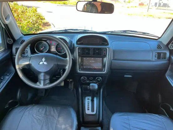 MITSUBISHI-PAJERO-2012