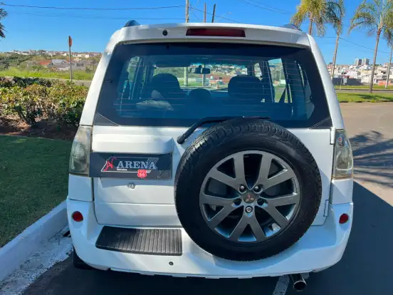 MITSUBISHI-PAJERO-2012