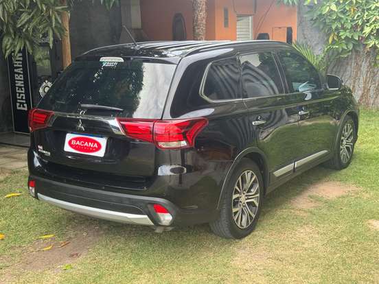 MITSUBISHI-OUTLANDER-2015