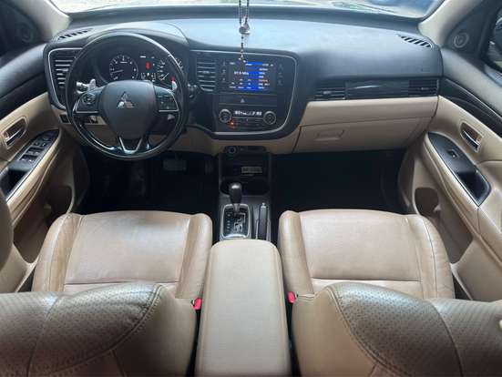 MITSUBISHI-OUTLANDER-2015