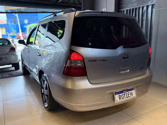 NISSAN-GRAND LIVINA-1.8 SL 16V FLEX 4P AUTOMÁTICO NISSAN-GRAND LIVINA-2011