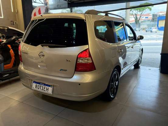 NISSAN-GRAND LIVINA-2011