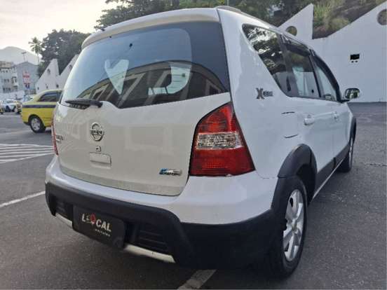 NISSAN-LIVINA-2013