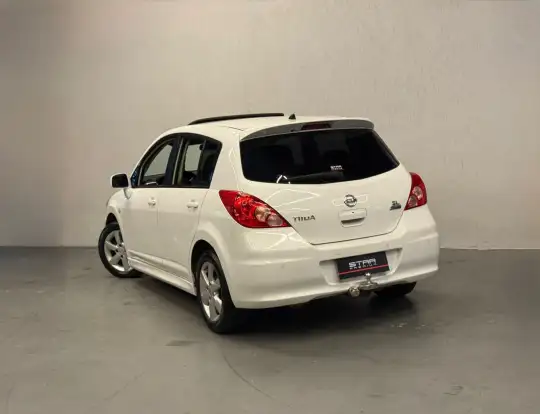 NISSAN-TIIDA-2012