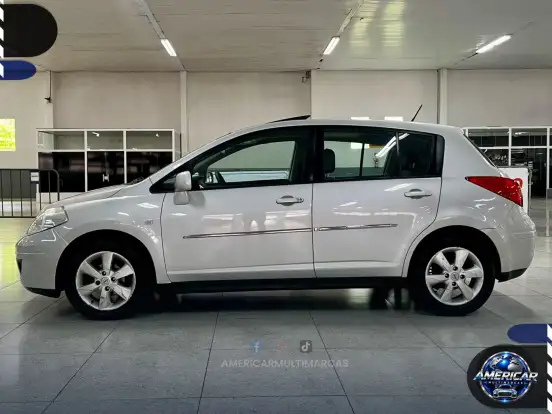 NISSAN-TIIDA-2010