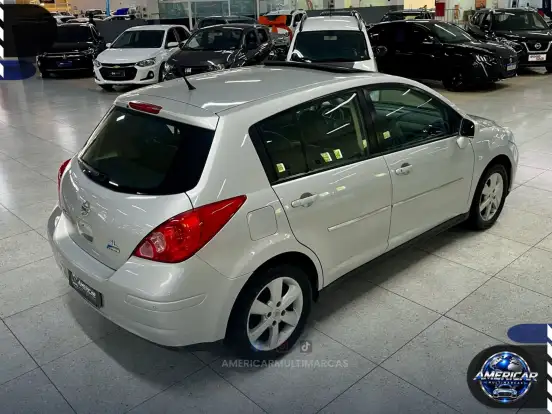 NISSAN-TIIDA-2010