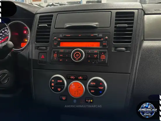 NISSAN-TIIDA-2010