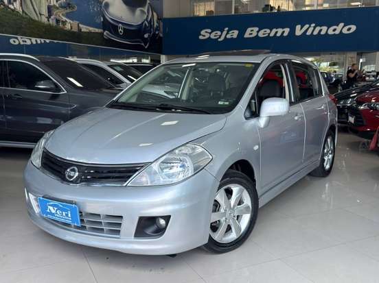 NISSAN-TIIDA-2012
