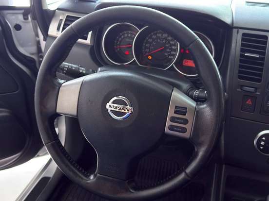 NISSAN-TIIDA-2012
