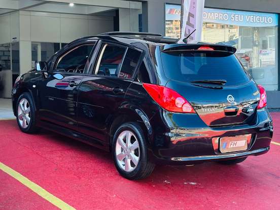 NISSAN-TIIDA-2012