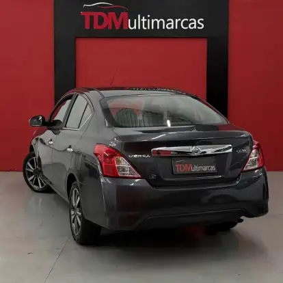 NISSAN-VERSA-2018