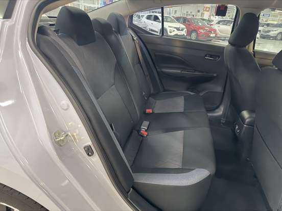 NISSAN-VERSA-2023
