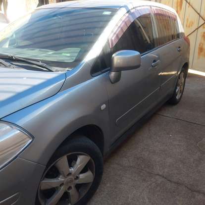 NISSAN-TIIDA-2011