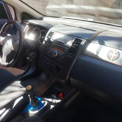 NISSAN-TIIDA-2011