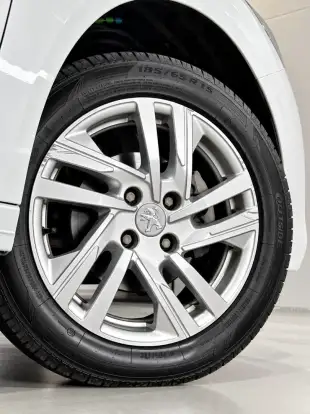 PEUGEOT-208-2023