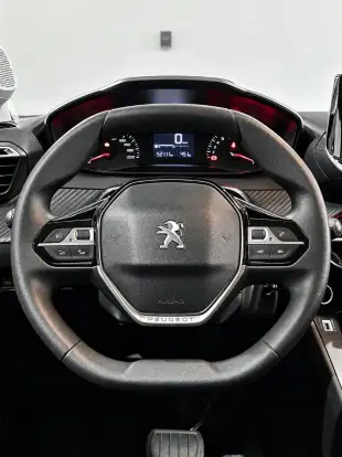 PEUGEOT-208-2023