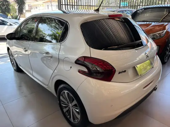 PEUGEOT-208-2016