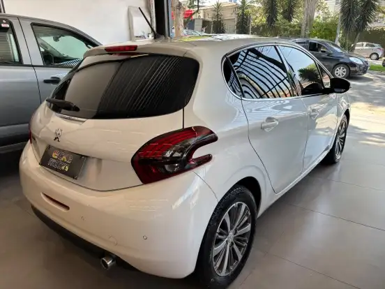 PEUGEOT-208-1.6 GRIFFE 16V FLEX 4P AUTOMÁTICO PEUGEOT-208-2016