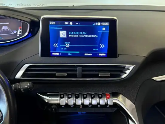 PEUGEOT-3008-2022