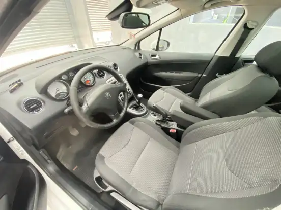 PEUGEOT-308-2013