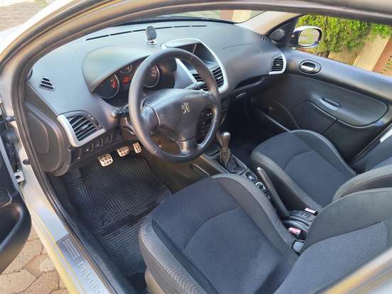 PEUGEOT-207-2011