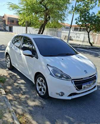 PEUGEOT-208-2019