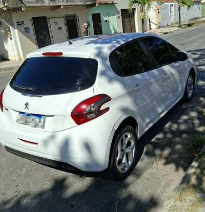 PEUGEOT-208-2019
