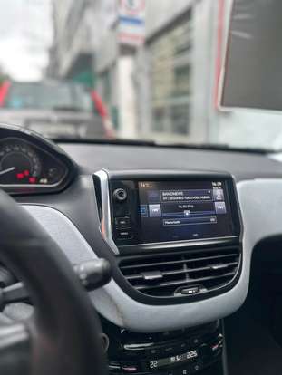 PEUGEOT-208-2016