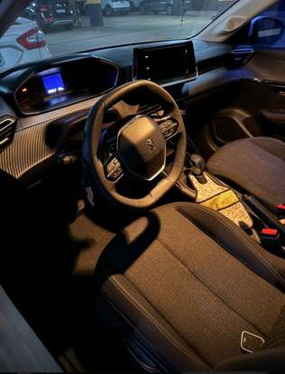 PEUGEOT-208-2021