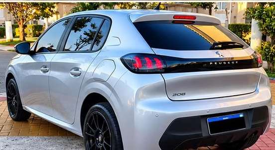 PEUGEOT-208-2021