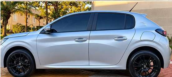 PEUGEOT-208-2021