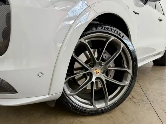 PORSCHE-CAYENNE-2022