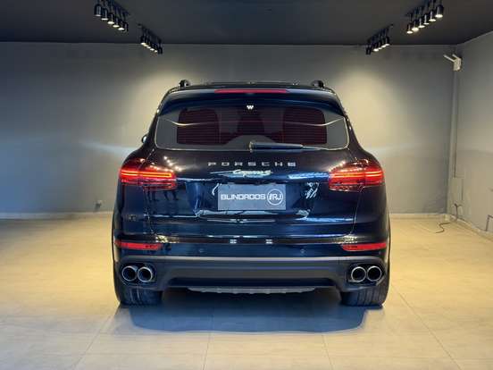 PORSCHE-CAYENNE-2017