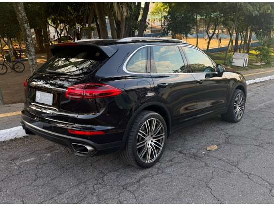 PORSCHE-CAYENNE-2015