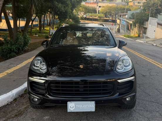 PORSCHE-CAYENNE-2015