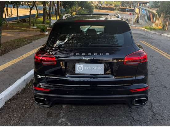 PORSCHE-CAYENNE-2015