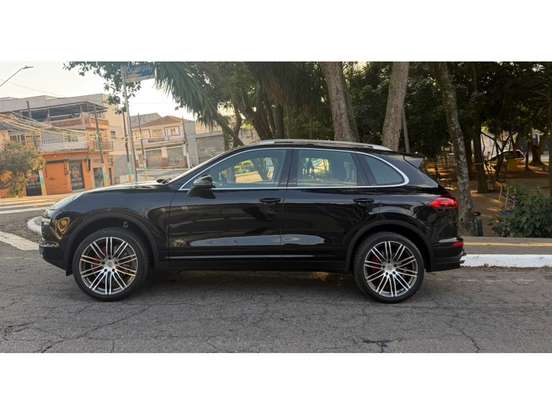 PORSCHE-CAYENNE-2015