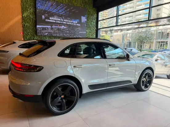 PORSCHE-MACAN-2021