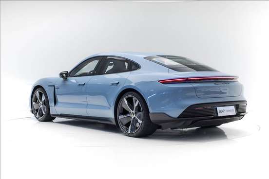 PORSCHE-TAYCAN-2021