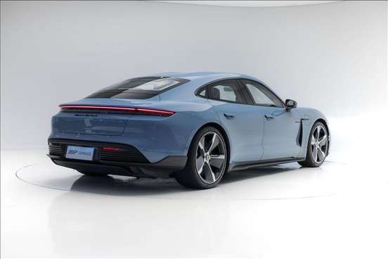 PORSCHE-TAYCAN-2021