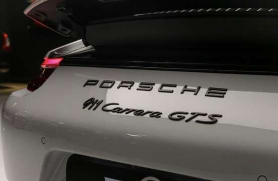 PORSCHE-911-2017