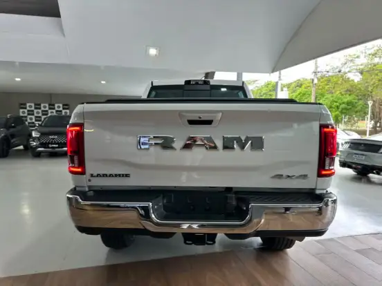 RAM-2500-6.7 I6 TURBO DIESEL LARAMIE CD 4X4 AUTOMÁTICO RAM-2500-2025